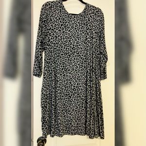 Women’s extra large gray leopard three-quarter sleeve dress with pockets NWT